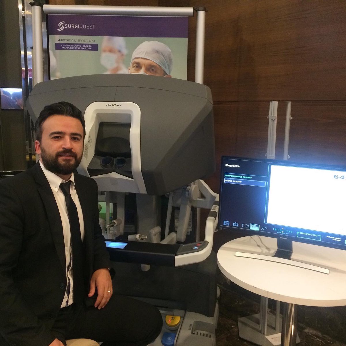 drutkucan's tweet photo. Standart laparoskopi mi, Robot yardımlı laparoskopi mi?
👉🏻Açık cerrahiye kıyasla; kısa hastanede kalış süresi, az ağrı, az kanama, iyi kozmetik sonuç, günlük hayata erken dönüş her iki yöntemin de avantajlarıdır[...] https://t.co/LKHPWIljqB