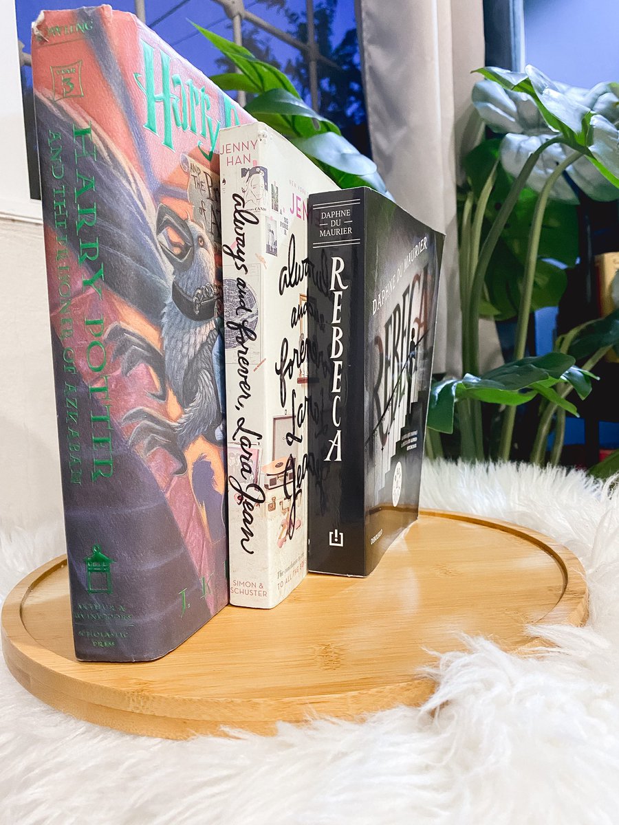 SheReadsMagic's tweet photo. My June Wrap Up 🤍

#wrapup #reader #booklover #sheresdsmagic https://t.co/TkN3kaSbT4