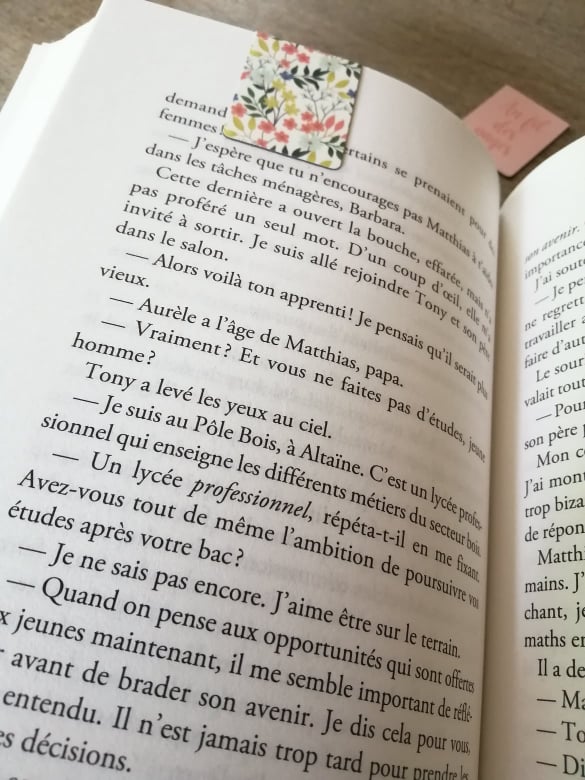 AuPages's tweet photo. Un roman 4 🌟 
J'ai été séduite par la crédibilité et la sincérité des personnages ainsi que par le style narratif d'une fraîcheur incroyable. Une belle histoire d'amour ! 
Chronique complète -> https://t.co/gpEpGBUAIn
#Roman #éditionsmagnard #auroregomez #jeunesse 
#lecture https://t.co/TwXgjgMYA8