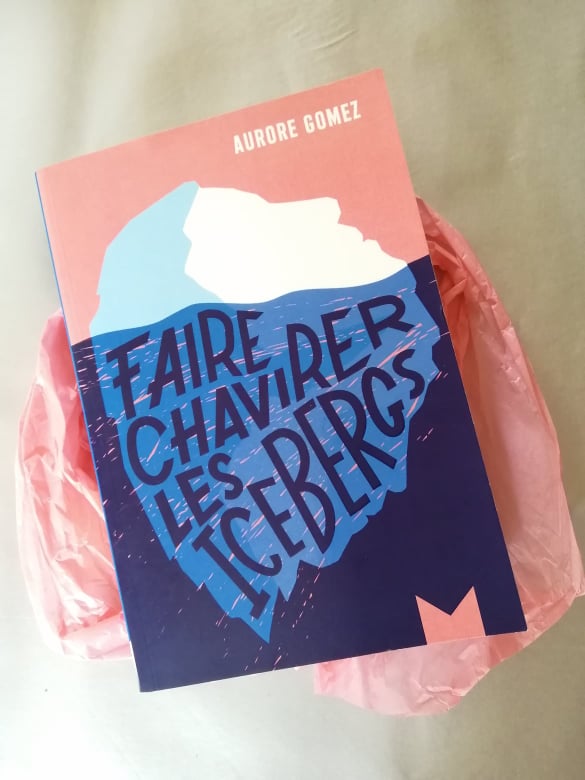 AuPages's tweet photo. Un roman 4 🌟 
J'ai été séduite par la crédibilité et la sincérité des personnages ainsi que par le style narratif d'une fraîcheur incroyable. Une belle histoire d'amour ! 
Chronique complète -> https://t.co/gpEpGBUAIn
#Roman #éditionsmagnard #auroregomez #jeunesse 
#lecture https://t.co/TwXgjgMYA8