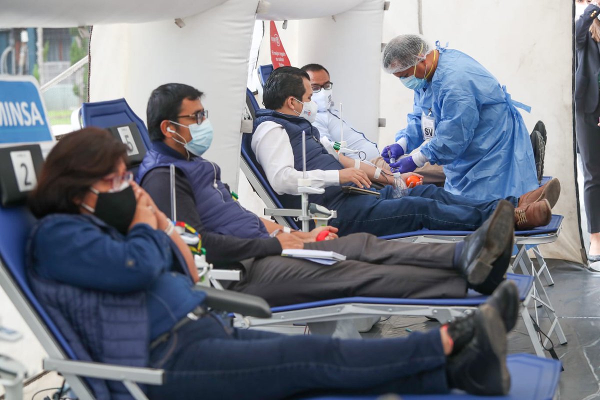 Con gran entusiasmo, parlamentarios y colaboradores del Congreso de la República se suman a la campaña voluntaria de donación de sangre #SalvarVidasEstáEnTusVenas, organizada a iniciativa de la congresista Leslye Lazo con el apoyo de la Presidencia del Parlamento.