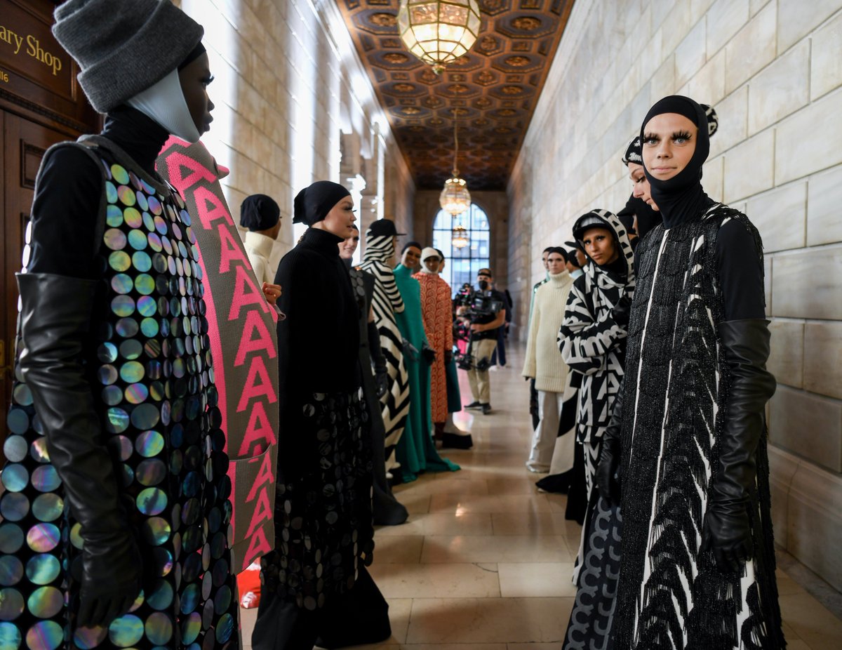 Marc Jacobs on Twitter: "Backstage at RUNWAY MARC JACOBS FALL 2021 | #MJFW21… "