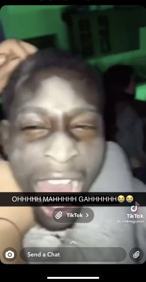 BunmiShoge's tweet photo. Aaron coming back to the villa looking like this 😭 #LoveIsland https://t.co/ZkWCJtBW3s