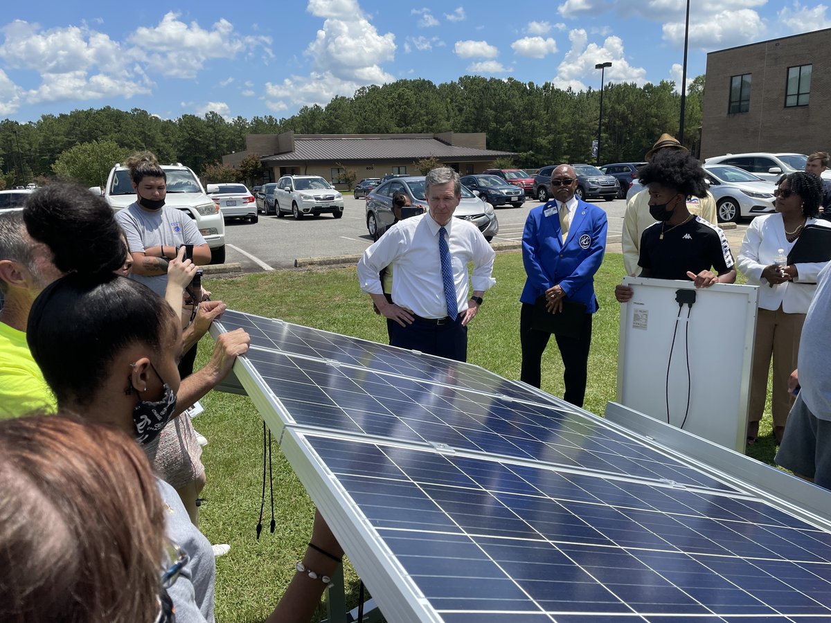 NC_Governor's tweet photo. A clean energy economy is good for our environment and economy. Gov. Cooper met students at the Halifax Lighthouse Solar Camp who are gaining the skills to take on the jobs of tomorrow.
https://t.co/Y3plm2iiu8 https://t.co/AZ6lt3G8BR