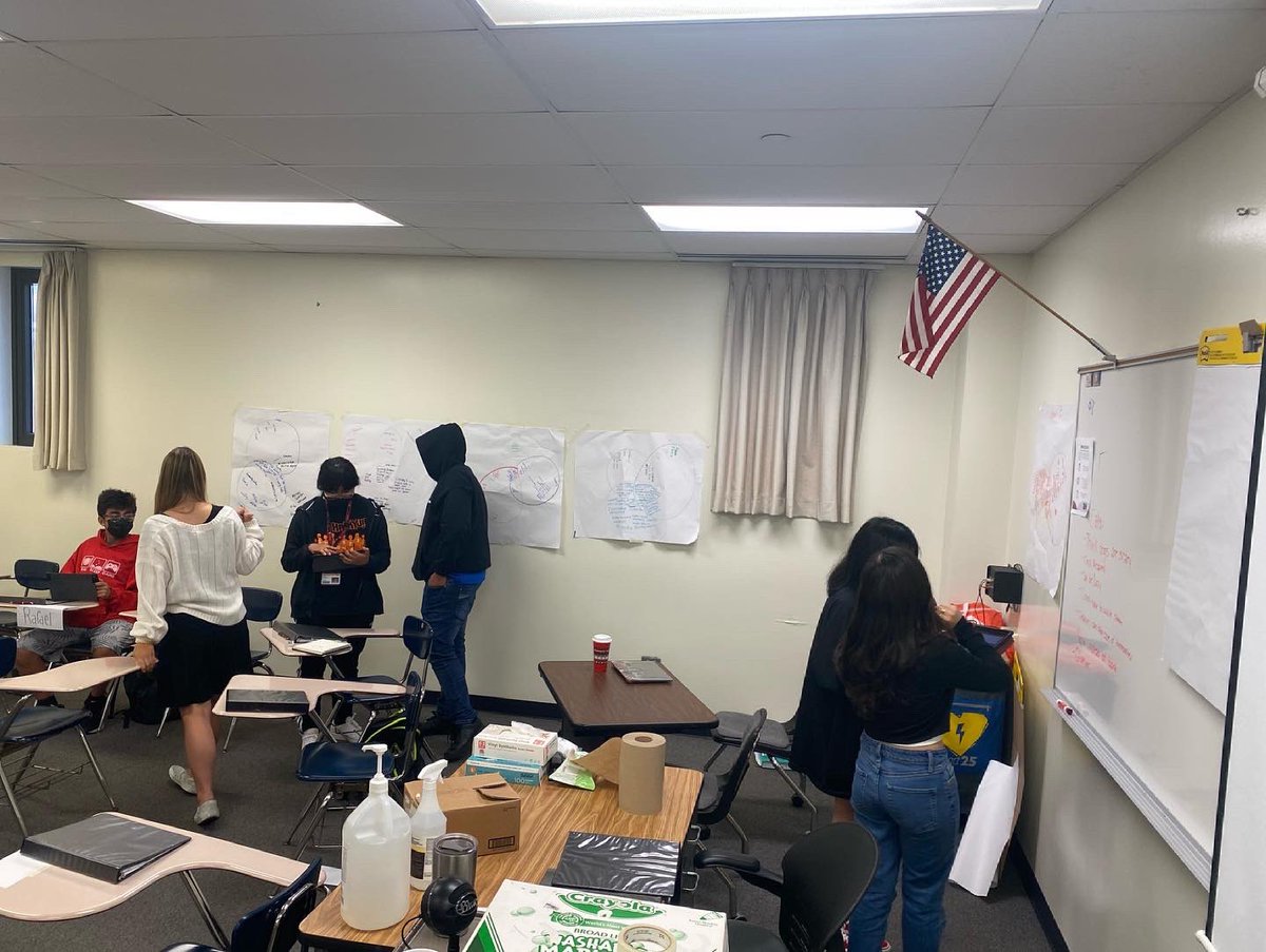 mrs_Bmoreno's tweet image. Engaging in argument: dogs or cats? Plot twist: where’s your evidence to support?! 

#projectexcel #onephs
