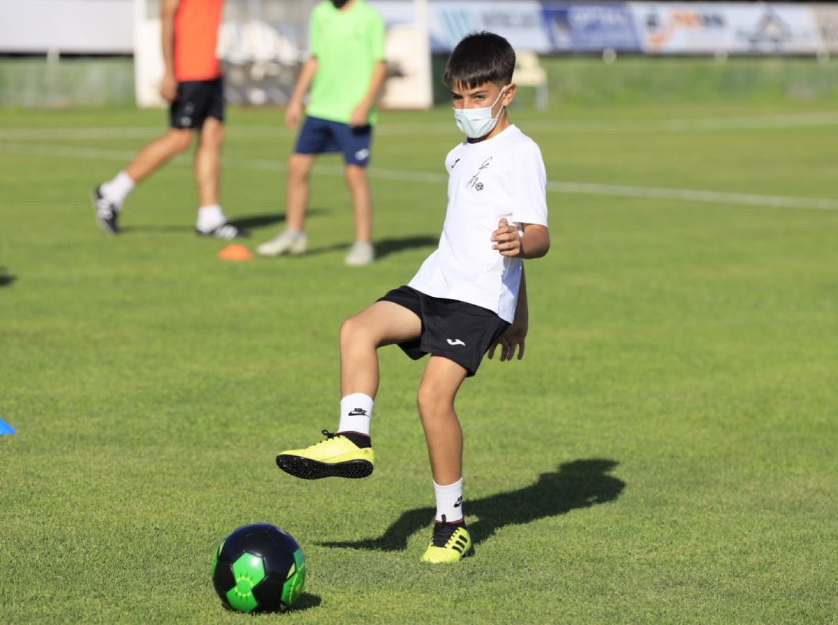 ¡Sesión de tarde! Los cadetes e infantiles han completado su entrenamiento. ¡Gran trabajo!