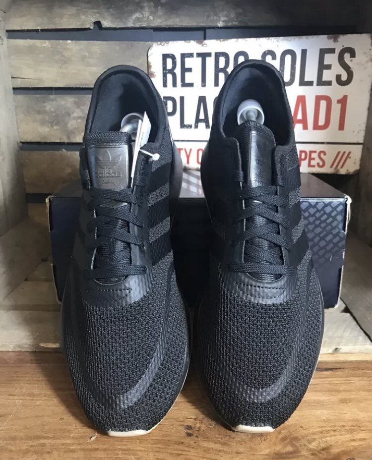RetroSolesUK's tweet photo. For Sale:-

#Adidas #N5923 #Iniki 

UK  8

Condition:- Brand New With Tags 

With OG Box:- Yes

£45 DELIVERED 

More Photos Available 

RT Appreciated DM me if Interested 👍 https://t.co/FJNpfTtW2R
