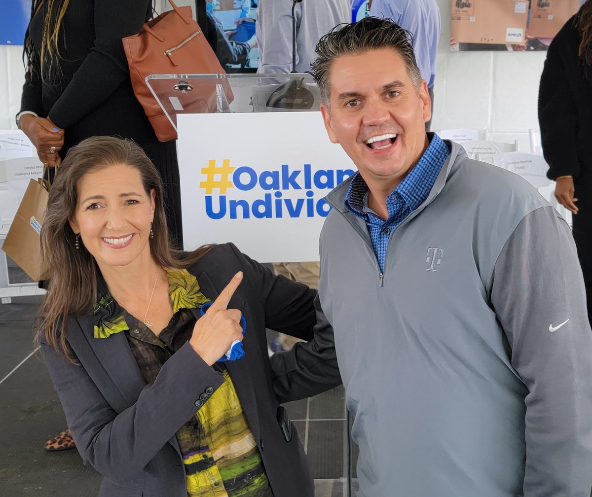Oakland, CA Mayor Schaaf is a GREAT leader who's worked around the ⏰ to give an equal opportunity to students. The tools needed went up from 12% in 2020 to now 98% for K-12 students.  That's leadership! @TMobile is proud to be a part of #Oaklandundivided @LibbySchaaf @Mike_Katz