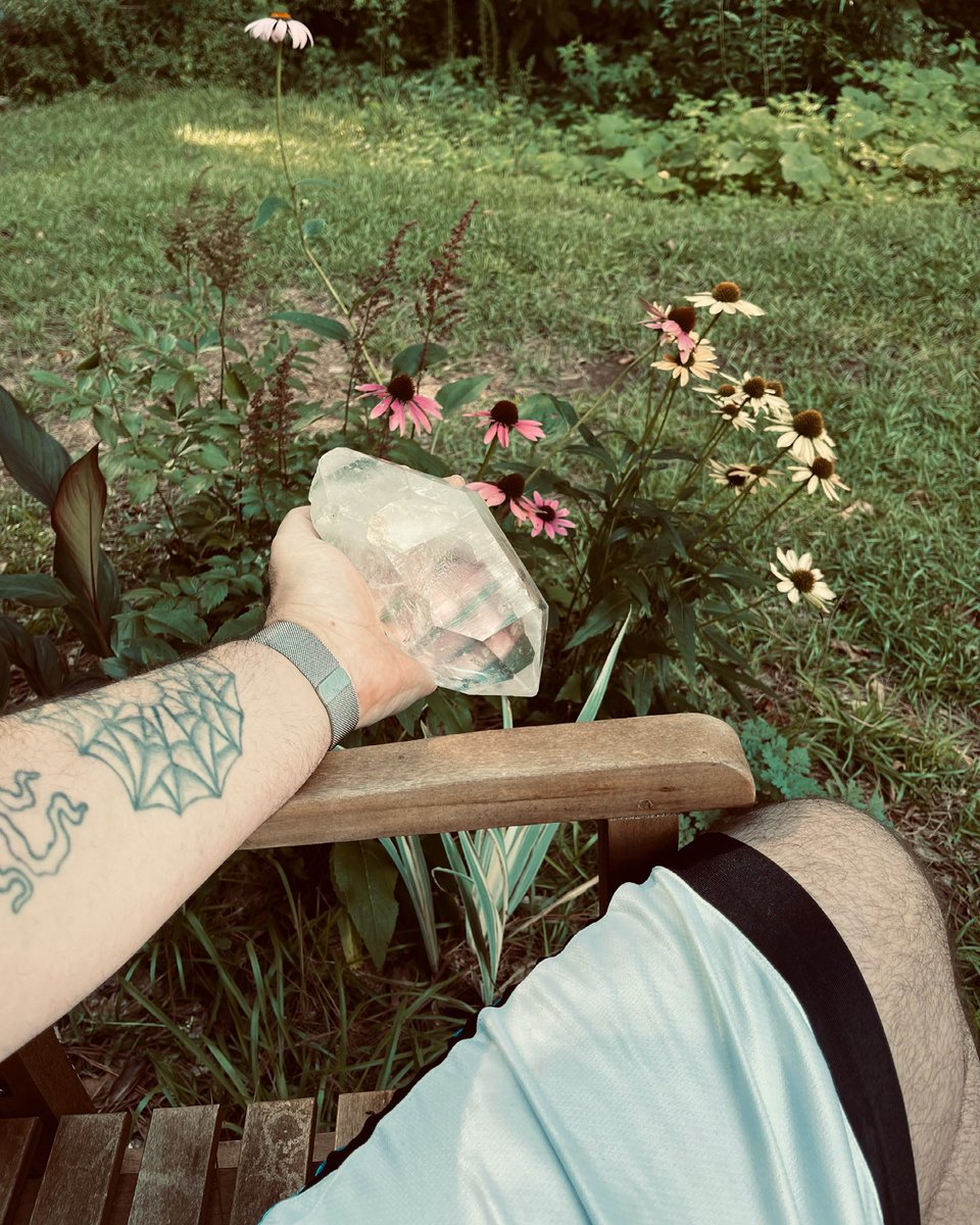 Relaxing in the #garden 🌿 #crystals #relaxation #CHILLING #wicca #witch #plants #magick #Flowers