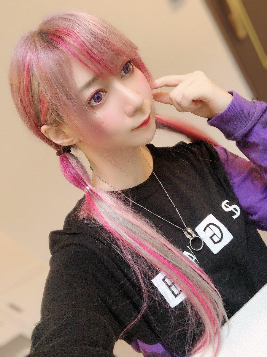 大島はるな Bangs Style 紫コーデ ピンク髪 派手髪 派手髪女子 大島はるな Bangs Style 紫コーデ ピンク髪 派手髪 派手髪女子