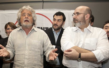 tempoweb's tweet photo. I grillini votano su SkyVote, così Crimi sfida Grillo #vitocrimi #beppegrillo #m5s #iltempoquotidiano https://t.co/bdb5TkG4e6 https://t.co/Y5H8gaXpsN