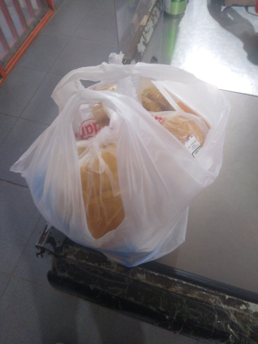 EvilpixiV's tweet photo. Esta bolsa de mierda de comida me costó $1000 Argentinos.
#ptaBida https://t.co/adjoR2z3u0