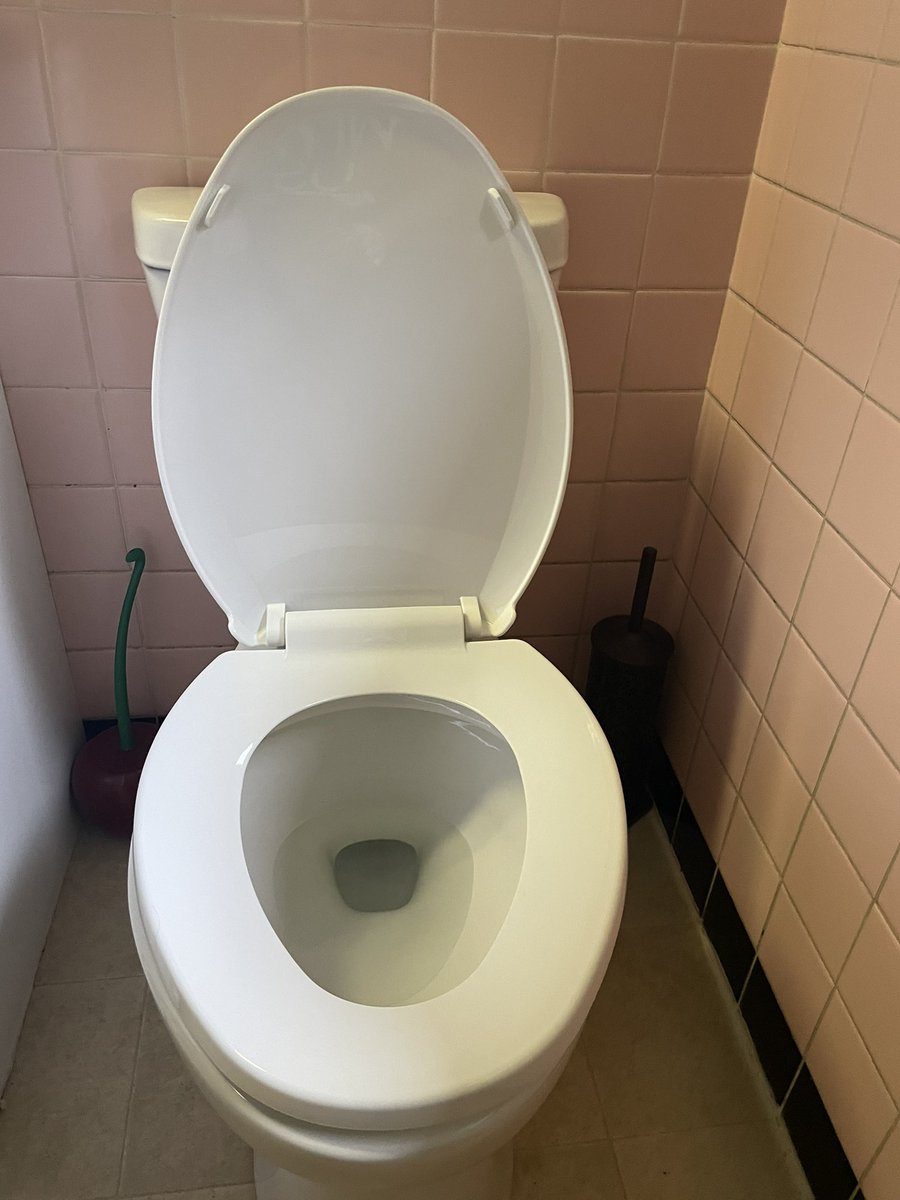 Soulcrusher7161's tweet photo. U walk in to buy a toilet seat,ya buy a whole toilet🤷🏻♀️
Who knew what was missin'out of your life was Dual Flush🤪
AWESOMENESS is in the eye of the beholder just like BEAUTY
*Daily reminder:All the ladies feelin not so awesome
UR FKN AWESOME+U HAVE A NICE AZZ #Dont4GetThat✌🏽💋 https://t.co/it6gOWSBMM