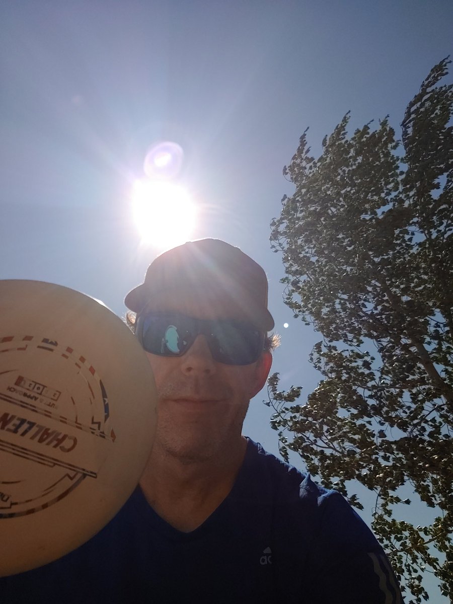 DenimCouch's tweet photo. Try this again.
Lovin this #HeatDome. Outside in 36C practicing my forehand. Sunscreen x 7 layers #ScreenWithJean https://t.co/jgKEWjpYe4