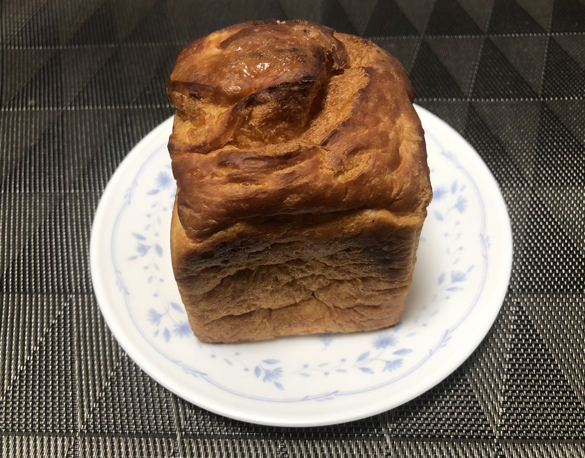 keroko74's tweet image. 朝は、昨日一緒に買ってきた
"パンとエスプレッソとまちあわせ"の

"ムーの切り株"

#BREADESPRESSO 
#パンがすき
#朝ごはん