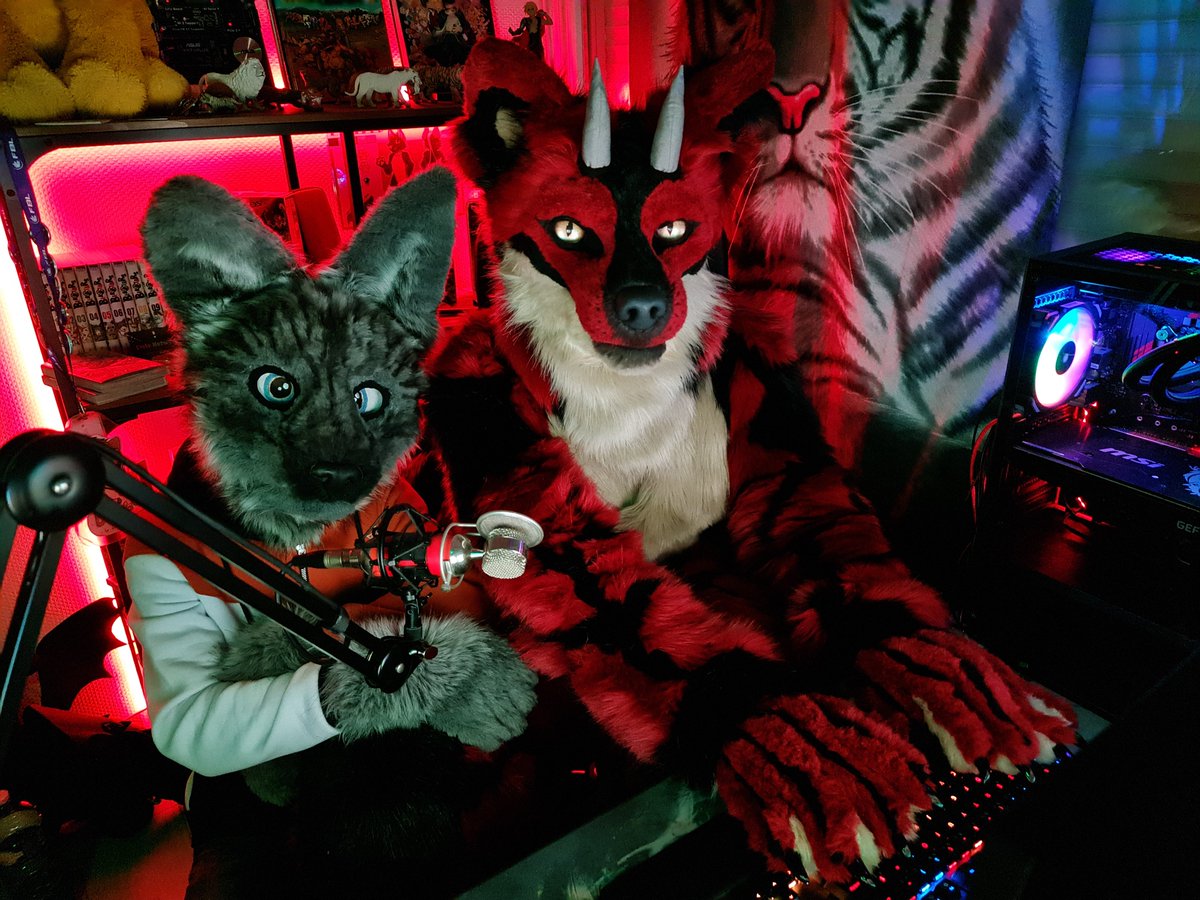 Happy #FursuitFriday avec <a href="/Erelzed/">Erelzed_Furry</a>

✂️ <a href="/jarlaheim/">Robaasha creation</a> 
📸 <a href="/GuepardPerdu/">Le_guépard_perdu</a>