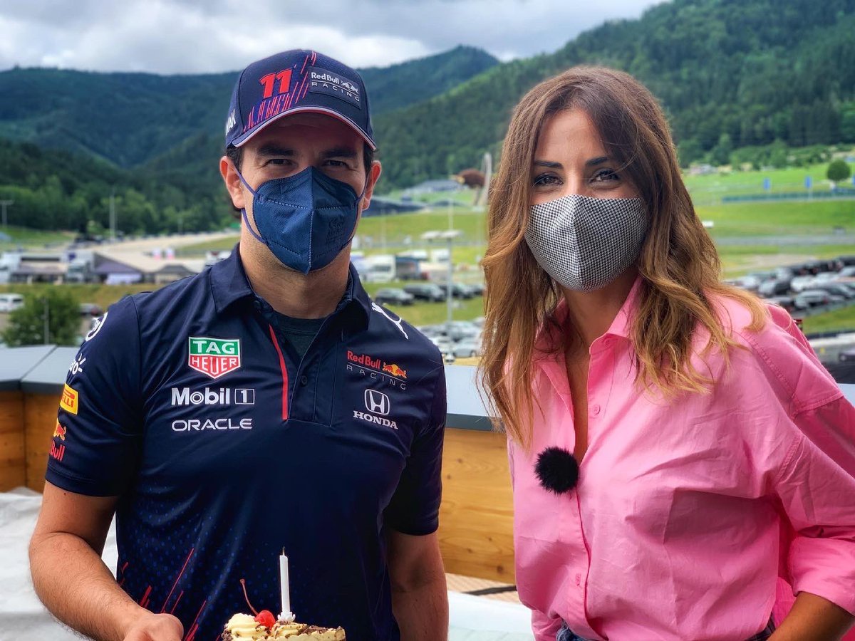 Noemidemiguel's tweet photo. 200 carreras @SChecoPerez 
Quién te iba a decir que las celebrarías con estas vistas en el GP de tu equipo… Muchas cosas, muchas historias. 

Pronto 🔜 @DAZN_ES y @movistar_F1 

#Checo200Races #RedBull #AustrianGP https://t.co/mDfoNMMFPW