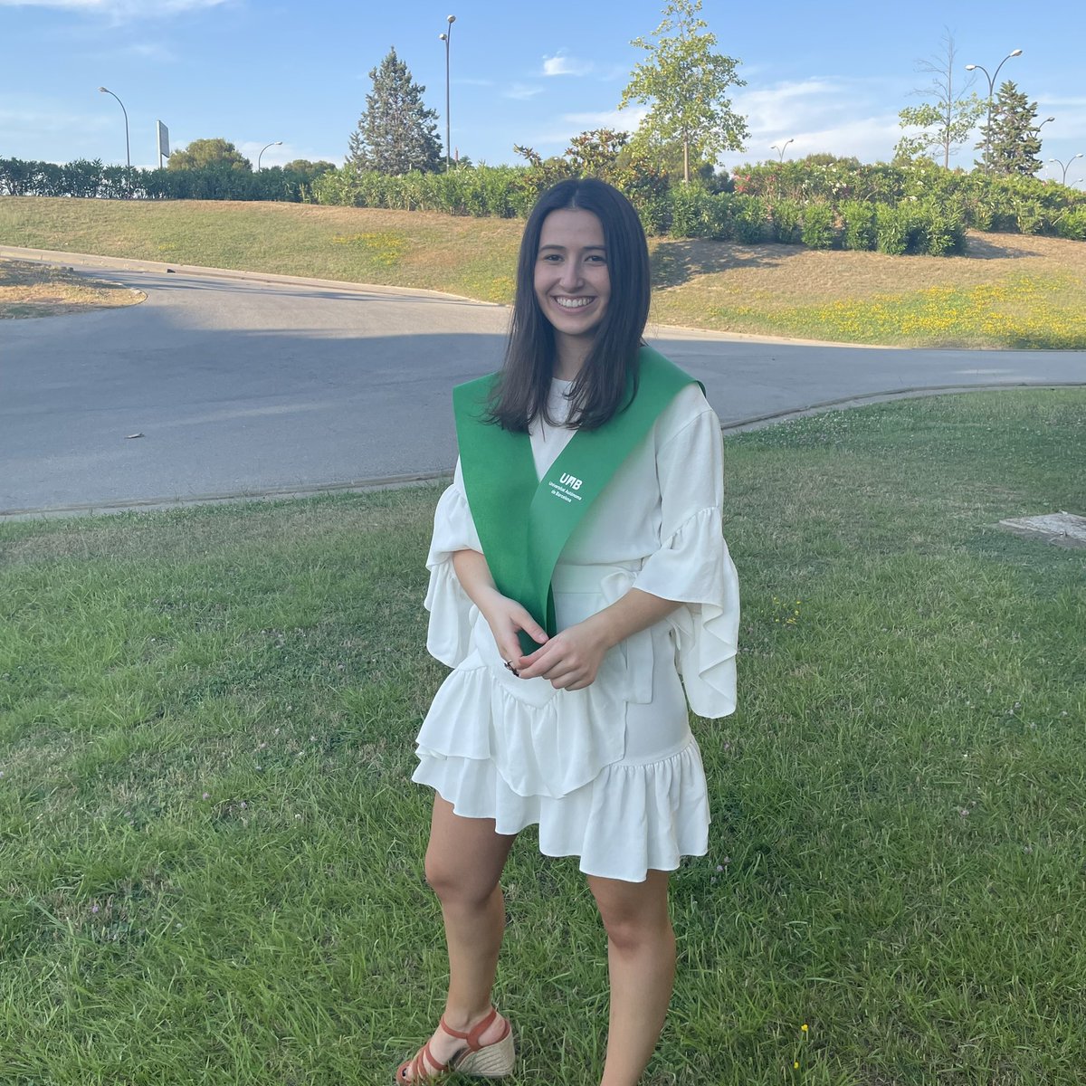 carlatreyner's tweet photo. "Quina professió més maca i honesta, el periodisme"

I un any més tard... graduada!🎓 

#Periodista @FccUab https://t.co/eC7TTWbflz