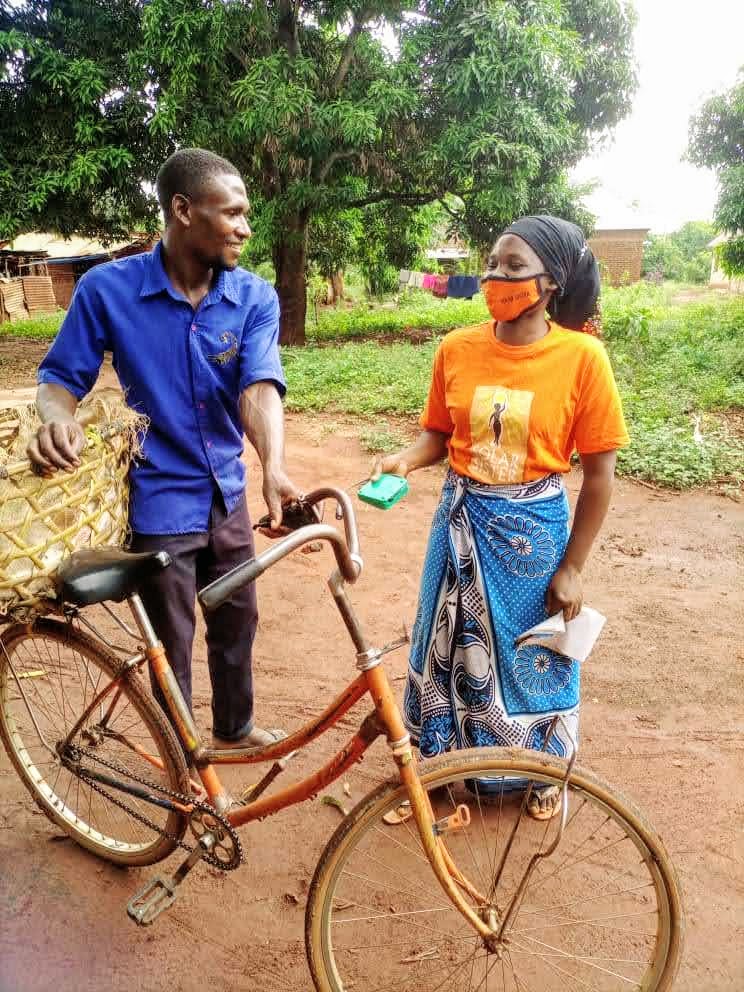 unitetolight's tweet photo. Our partners at @Solar_Sister are creating waves of impact in remote communities in rural Africa. They empower women with economic opportunities and business skills. Vimilia from Tanzania is pictured here selling a Luke Light to a happy customer! #StoriesOfLight #LukeLight https://t.co/Kk5vzqy87R