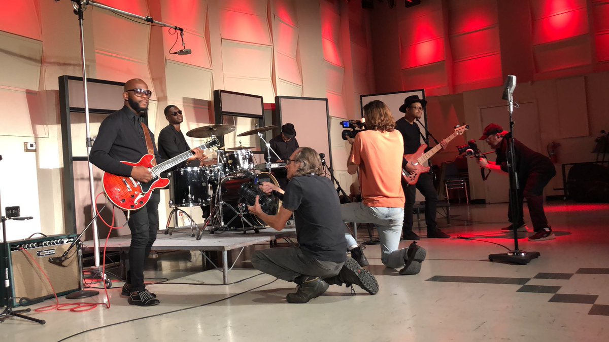 CreativeCortex's tweet photo. One of 4 music videos I directed yesterday. We shot 4 in 10 a 12 hours. I had a specific shoot schedule, shot list and storyboards which allowed for all 4 videos to be shot within 10 - 12 hours.
#musicvideos
#indieartist
#coversongs
#imperativarecords
#thecreativecortex https://t.co/kUjAMeIWk8
