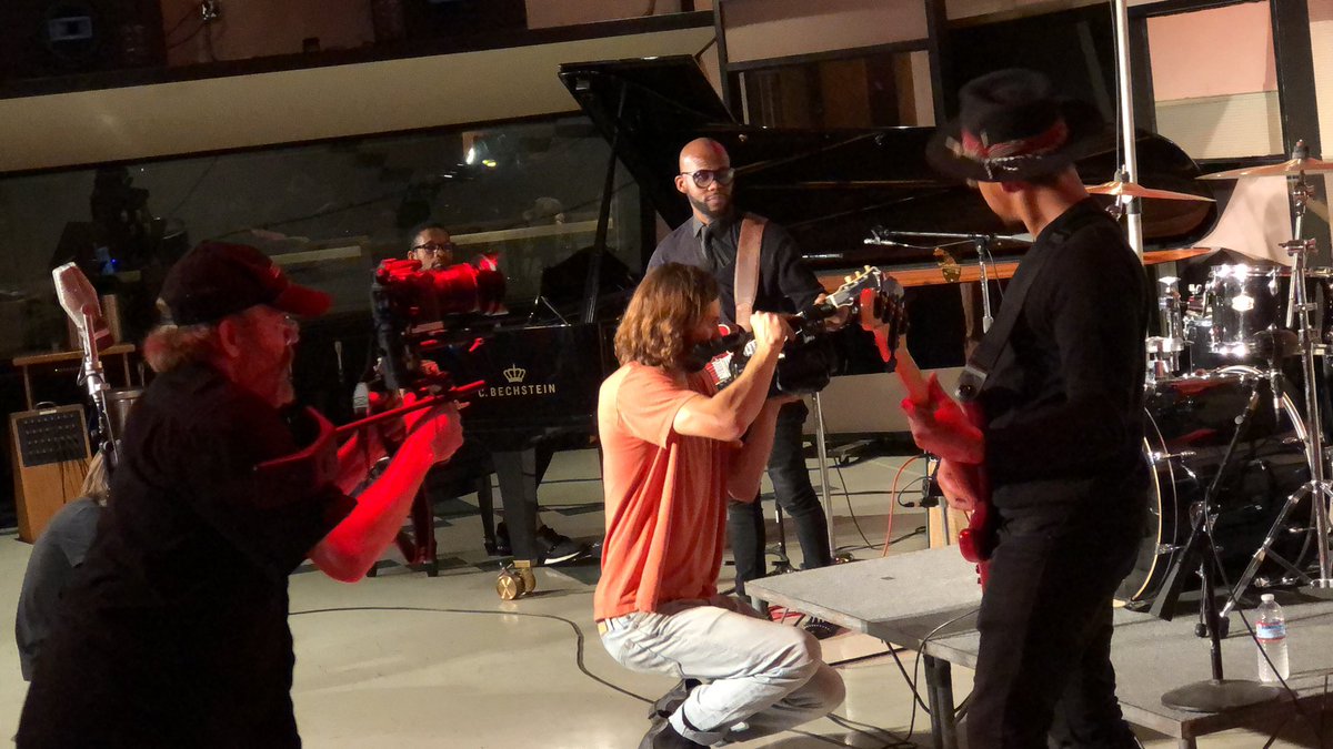 CreativeCortex's tweet photo. One of 4 music videos I directed yesterday. We shot 4 in 10 a 12 hours. I had a specific shoot schedule, shot list and storyboards which allowed for all 4 videos to be shot within 10 - 12 hours.
#musicvideos
#indieartist
#coversongs
#imperativarecords
#thecreativecortex https://t.co/kUjAMeIWk8