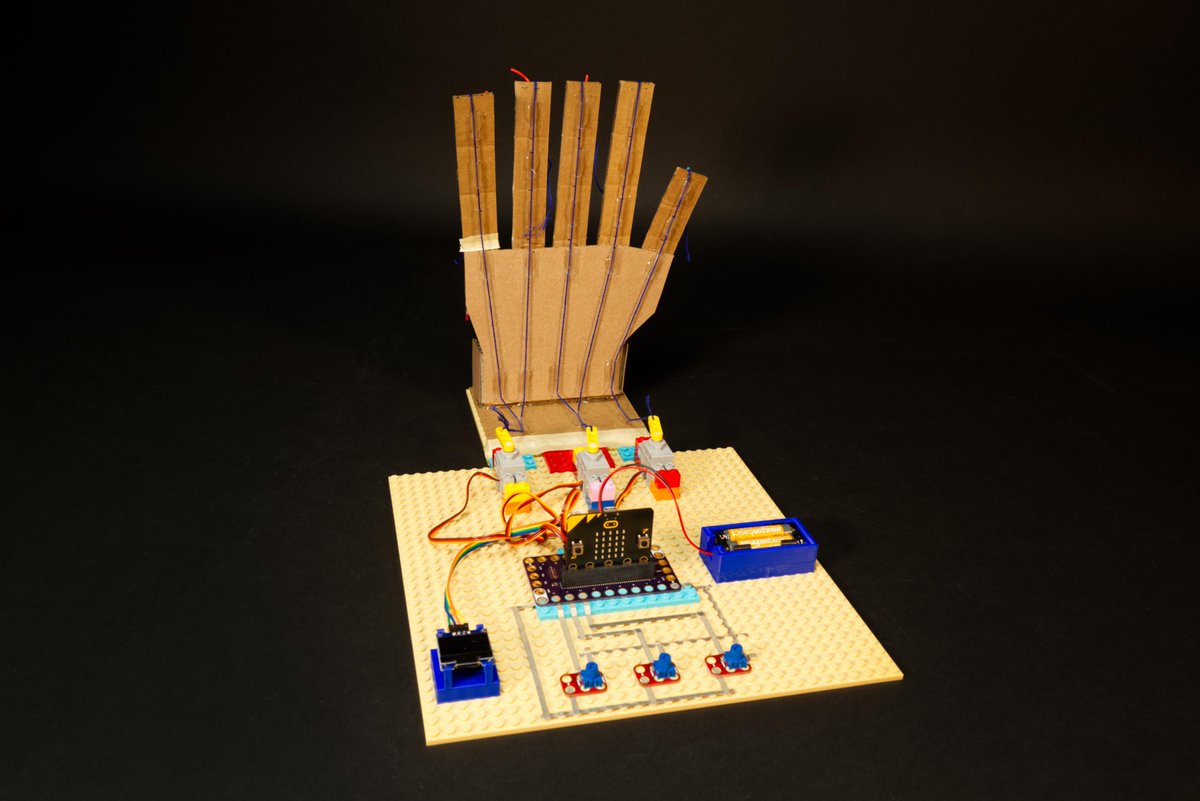 BrownDogGadgets's tweet image. Our guide will cover how to control it with a micro:bit and three LEGO compatible servos (along with a few other LEGO pieces and our Bit Board).

#microbit #MSMakeCode #robotic #hand #servos #cardboard #motion #stem #steam #StemEd #StemEducation #StemTeachers #classroom #project