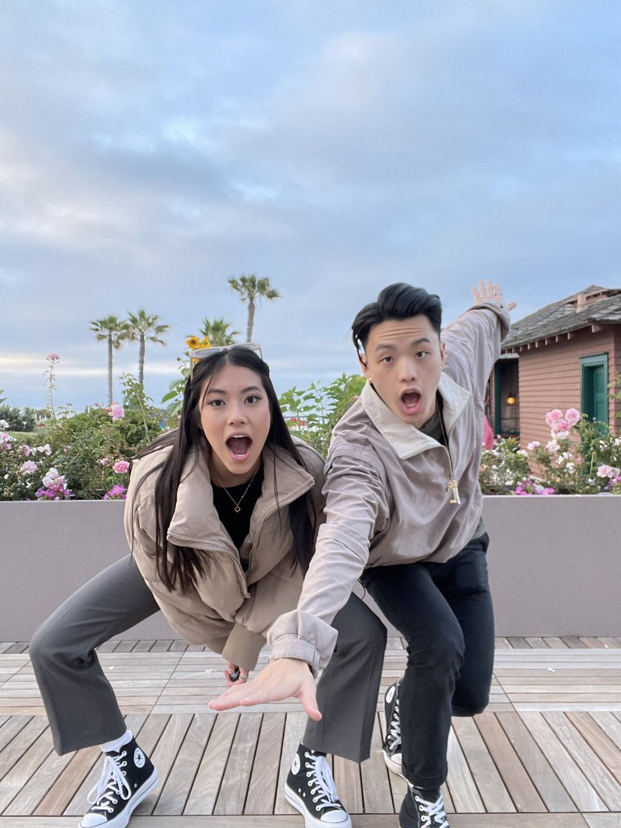 mynameisdkt's tweet image. For all the couples that are tired of taking pics with the same poses... are are sum new ideas