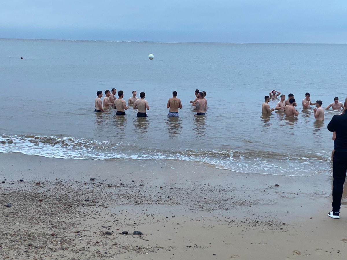MrHerbertPE's tweet photo. Another excellent session and great numbers from the @KPFCROYALS boys. The sea was rather refreshing on the legs! 🥶🏃🏽 #PreSeason #Royals #BeachSession https://t.co/LyFAxu9vCs