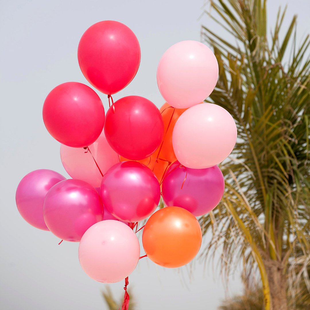 bubblyandmerry's tweet photo. Get in loser, we're going to Palm Springs🌴
.
.
.
#pinkwhiteorange #palmsprings #meangirls #quotes #meangirlquotes #palmspringsparty #beachvibes #beachparty  #balloonwall #balloonceiling #giantballoons #floatingballoons #summerfun #summerballoons #outdoorevents #balloons https://t.co/k1zgo1kAms