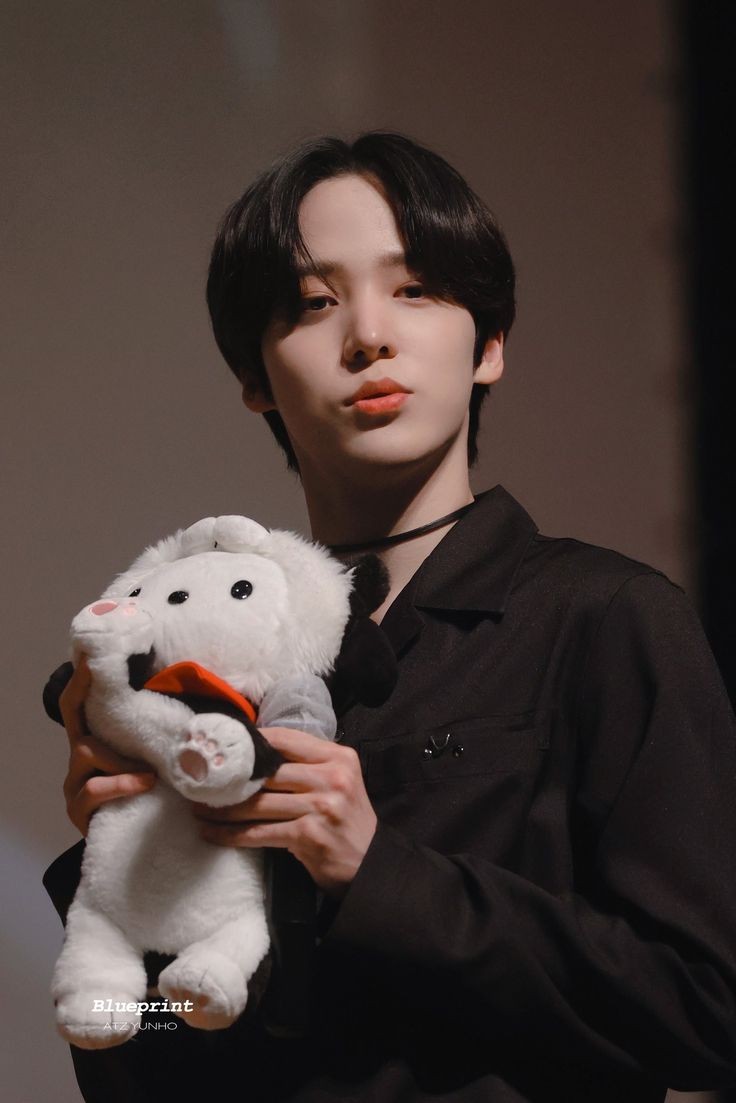 ARTEENZTWT's tweet photo. ʾʾ ۫ 𝆺𝅥𝆹𝅥 ،، 𖥻𝔸ℝ𝕋𝗘𝗘𝗡𝗭 ҂︩︪ ⦂ 𝐍𝐄𝐖 𓋲 𝐔𝐏𝐃𝐀𝐓𝐄𓂃 ՞:
#KIYOSHI: Y nuestro líder salió para acudir al #PIRAT8Z1stFANSIGN, ando encantado de poder disfrutar de una experiencia así junto a estos reyes y sobretodo porque #THEREALpeter es el más guapo 😳 https://t.co/Xaplgc3aFa