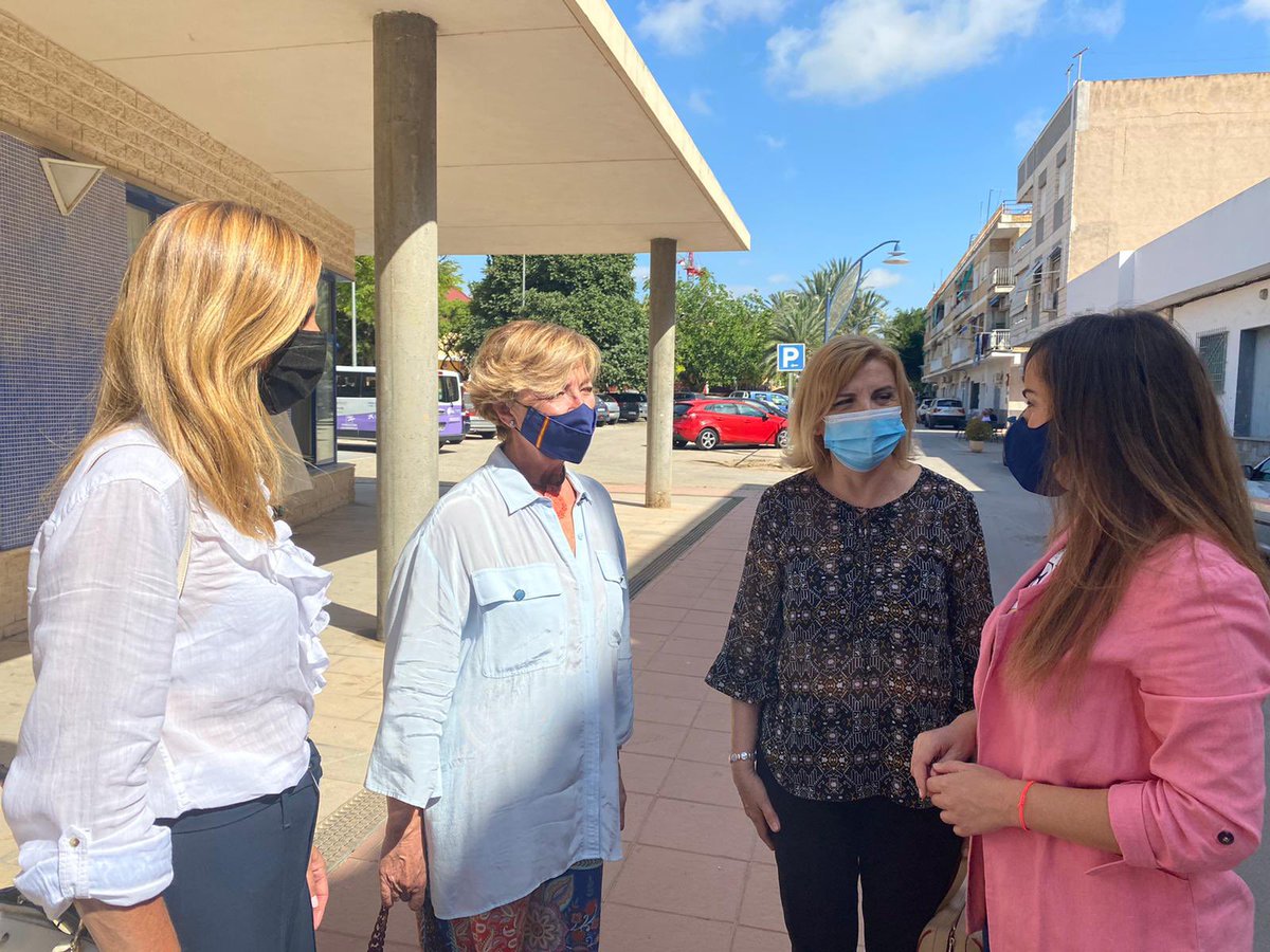 ViolanteTomas's tweet photo. He acompañado a las concejalas de @PopularesMurcia @Rebepl y @pititorres, y a la diputada @Marujapelegring en la visita al Centro de Mayores de #SanJavier que está dando servicio.
Sin embargo, el tripartito del @AytoMurcia tiene cerrados los centros y abandonados a los mayores. https://t.co/44BahqnQQD