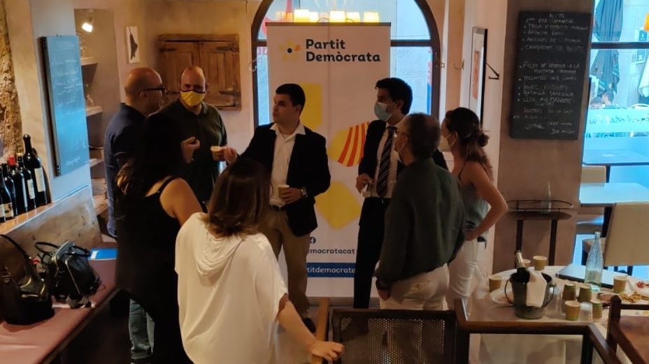 homet_olga's tweet photo. Un plaer i un privilegi tenir-vos al nostre costat @ivetcastano @GenisBoadella #construim @PD_Castellar @Pdemocratacat https://t.co/KCB4Noss1Y