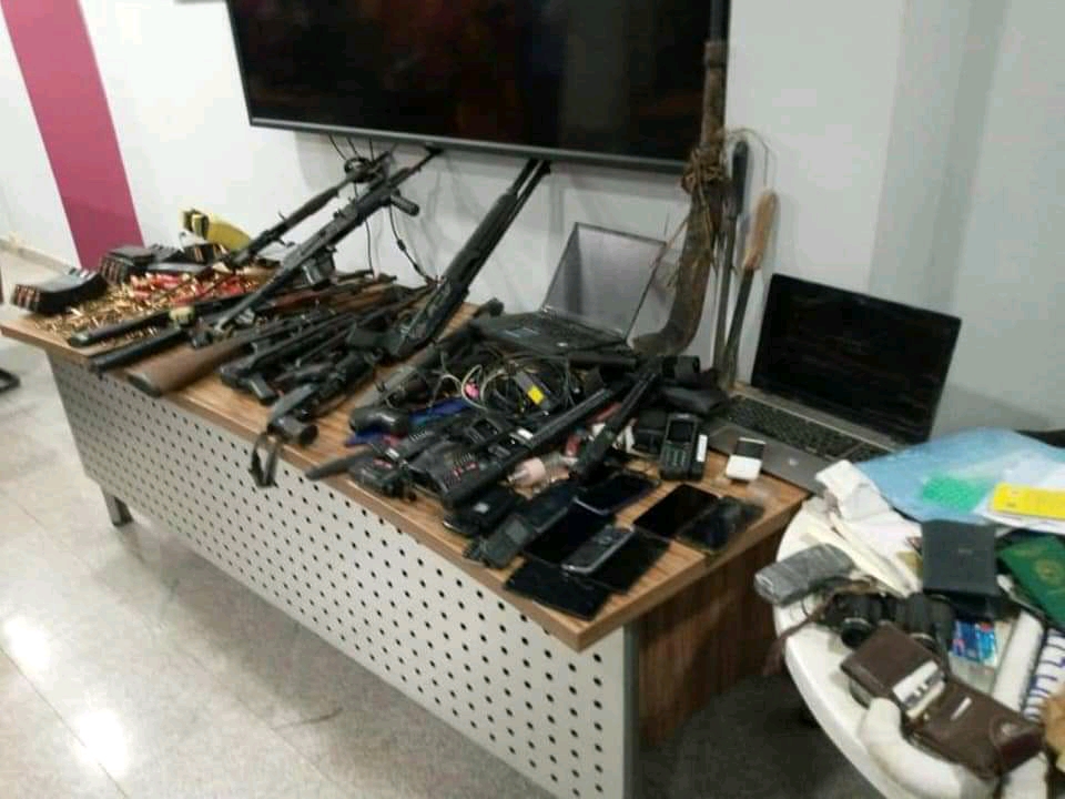 SaharaReporters's tweet photo. BREAKING: Department Of State Services Confirms Killing Sunday Igboho's Aides, Asks Him To Report To Nearest @PoliceNG Station | Sahara Reporters https://t.co/fPEIp8wWgv https://t.co/Oi91pXzJGj