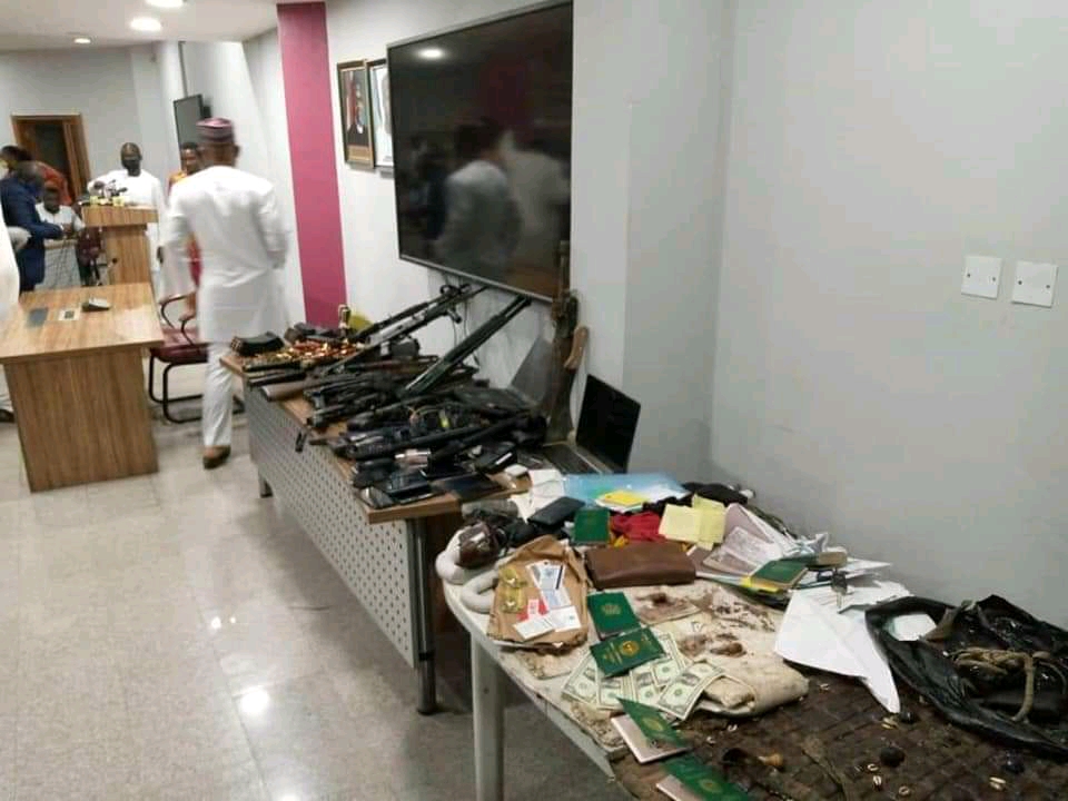 SaharaReporters's tweet photo. BREAKING: Department Of State Services Confirms Killing Sunday Igboho's Aides, Asks Him To Report To Nearest @PoliceNG Station | Sahara Reporters https://t.co/fPEIp8wWgv https://t.co/Oi91pXzJGj