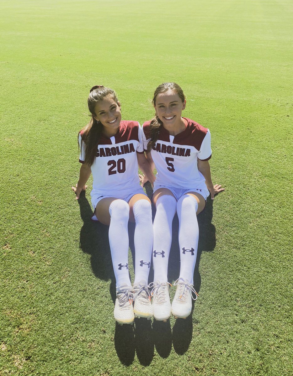 lucianazullo's tweet photo. @stoolpresidente How about a sister duo deal? https://t.co/kSmJb7qMl1