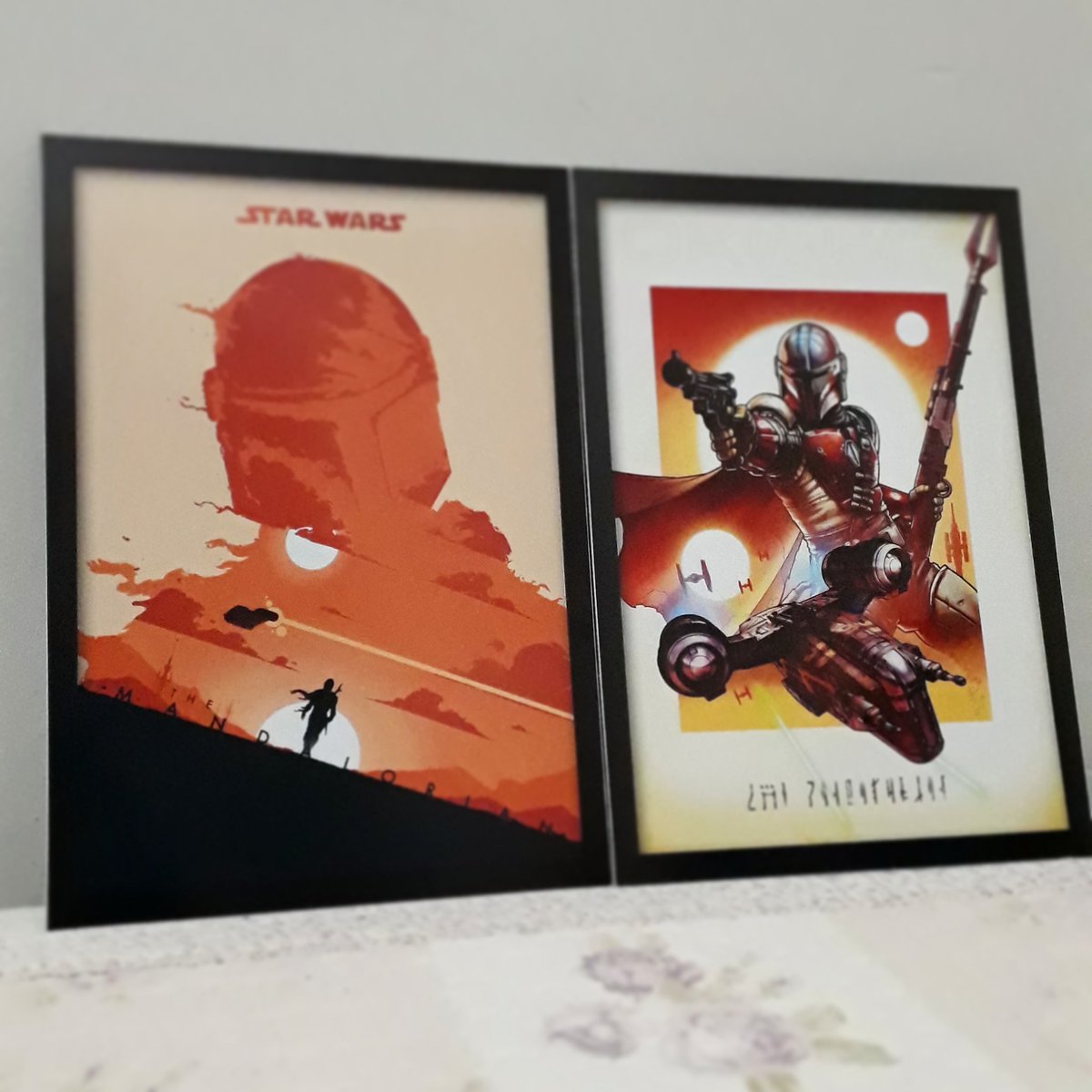 rpgbrasilorg's tweet photo. Que tal aquele quadro mega bacana para você colocar em seu escritório ou quarto.
Quadros PVP 3mm, com dupla face para fixar, tamanho 29,5 x 22
Valor 19,90 cada. Na compra de 3, cada um sai por 13,90.
https://t.co/UK6w9X2KGe
#starwars #mandalorian #rpg #rpgbrasil #quadronerd https://t.co/gXSWZu4CQk