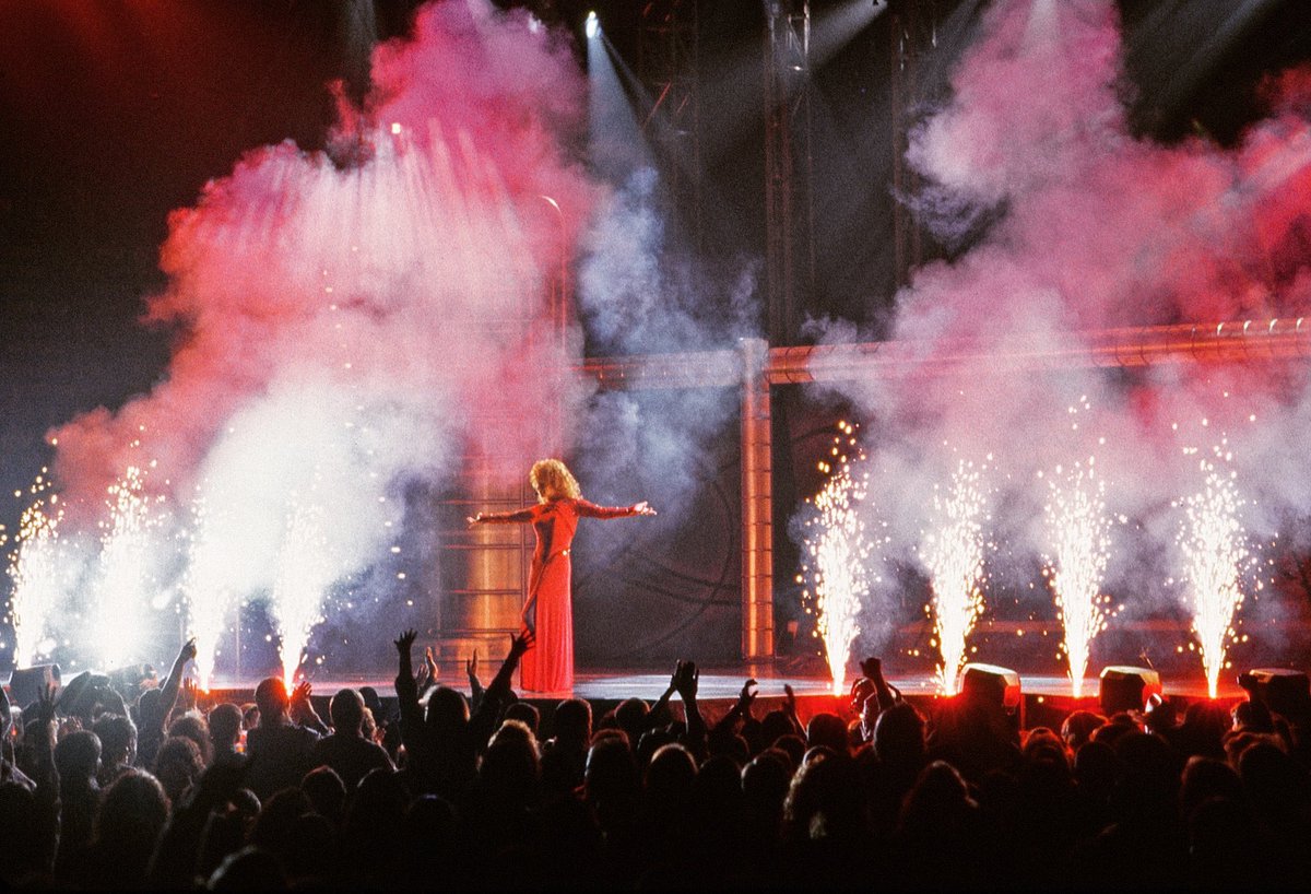 reba's tweet photo. Who’s ready for some #fireworks this weekend? #ThrowbackThursday #TBT #4thofJuly https://t.co/XhS6XEJdU8