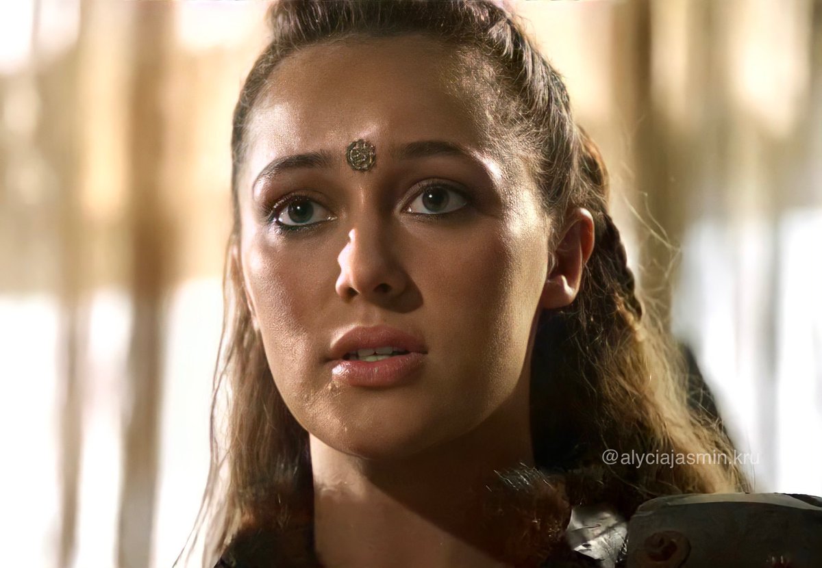BahiaGali's tweet photo. Happy Birthday Leksa Kom Trikru!! https://t.co/d7tQgyhevl
