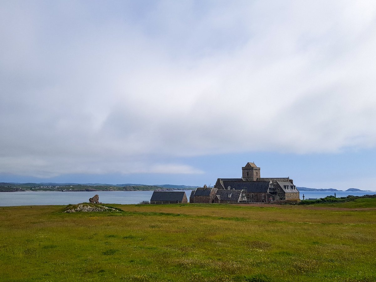 Today we sailed across the sea to paradise.
#iona #whitesand #turquoiseocean #crystalclearwater #ionaabbey @VisitScotland