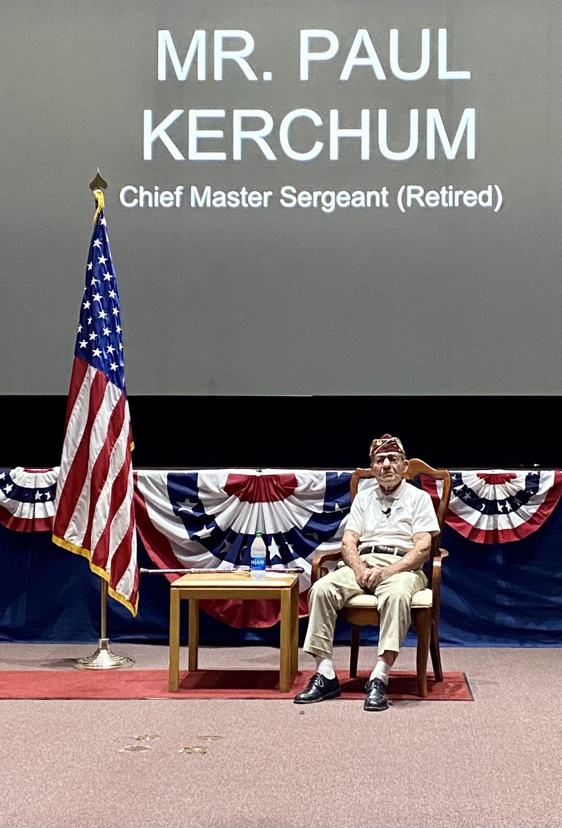 PhoenixBDE_6's tweet photo. Today I spent time with Chief Master Sergeant (Ret.) Ketchum, one of the last living survivors of the Bataan Death March. Nothing like celebrating 245 years of our independence with a living hero! @ArmyIntelCG #4thofJuly #PhoenixBDE #PeopleFirst #MissionFirst https://t.co/2HsL9SnXmu