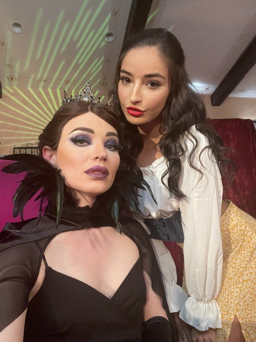 2 pic. Day 2 shooting with this angel @theNatalieMars ✨ for @TransfixedCom 🖤🖤 stay tuned ! https://t<a class="tags" href="/tag/thenataliemars">@thenataliemars</a>