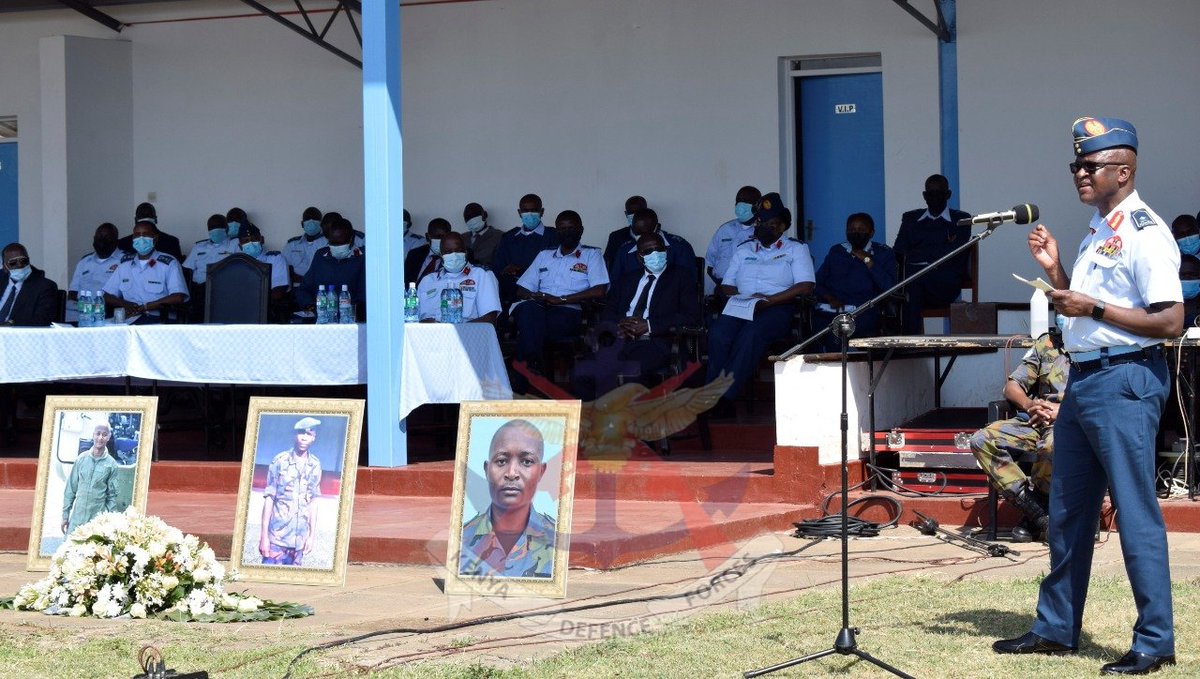 Kenya Air Force today held a requiem mass at Moi Air Base in honour of soldiers who lost their lives after an MI 171E helicopter crashed at landing in Ol Tepesi, Kajiado County last week led by the Comd KAF Maj Gen Francis Ogolla.
https://t.co/fI5MW5yySz https://t.co/nUuVvZC2Pl https://t.co/d7JPHpS0oP