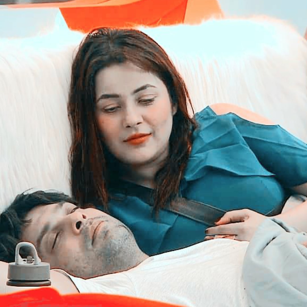 arunndabas's tweet photo. These visuals during BiggBoss days gave us (the sidnaazians ) so much Sukoon!! So people can understand the emotions of how much we are #MissingSidNaaz 😘😘❤️❤️❤️ https://t.co/lXdJalS5Fb