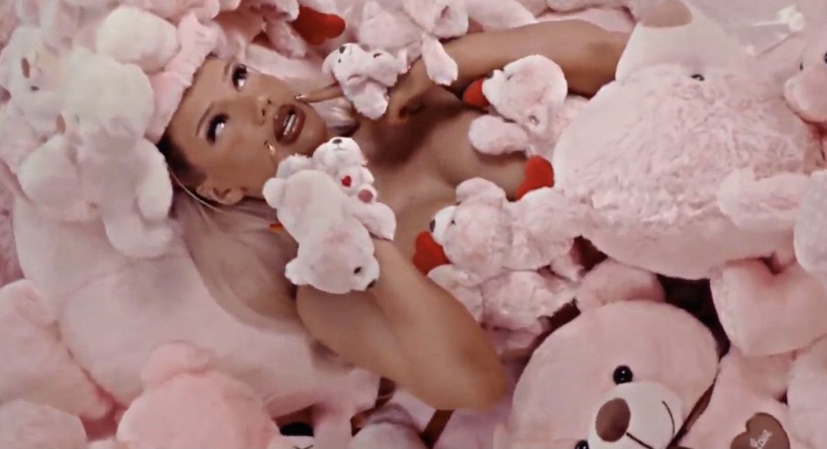shrzzle's tweet photo. UND ÜBRIGENS BARBIE'S ECHTER NAME IST BARBARA💖 @ShirinDavid https://t.co/3rTx6J2AQF