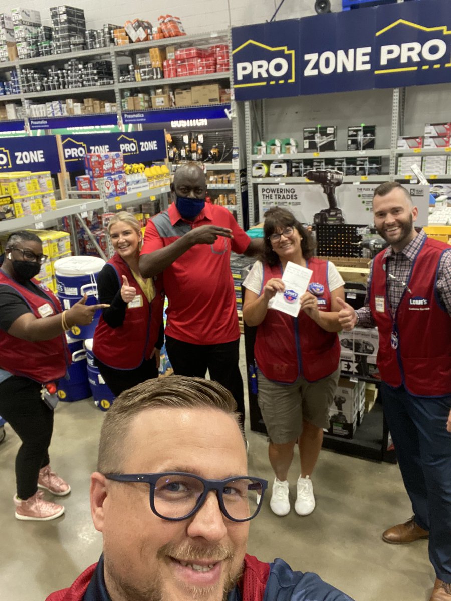 Ingram5Curtis's tweet photo. @CKirrrrby Recognizing Jen for being a Fullfillment powerhouse! Jen thank you so much for caring so much!!! @BlueBoxR1 @LauraG813R1  @BenitoKomadina @AlyshaKellie @BrianMoorehea13 @Amanda53250660 @DonCrigger1 @Nicole_M98 https://t.co/j1bUlenlgh