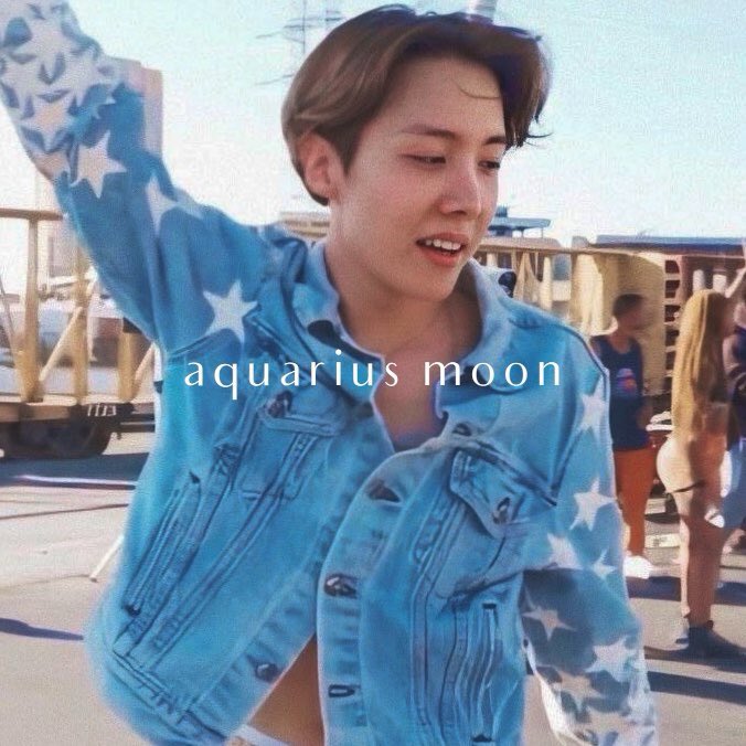 taetaaee_'s tweet photo. Had to jump on this cute ass trend and omg 🥺 https://t.co/NcgQoDs4JA