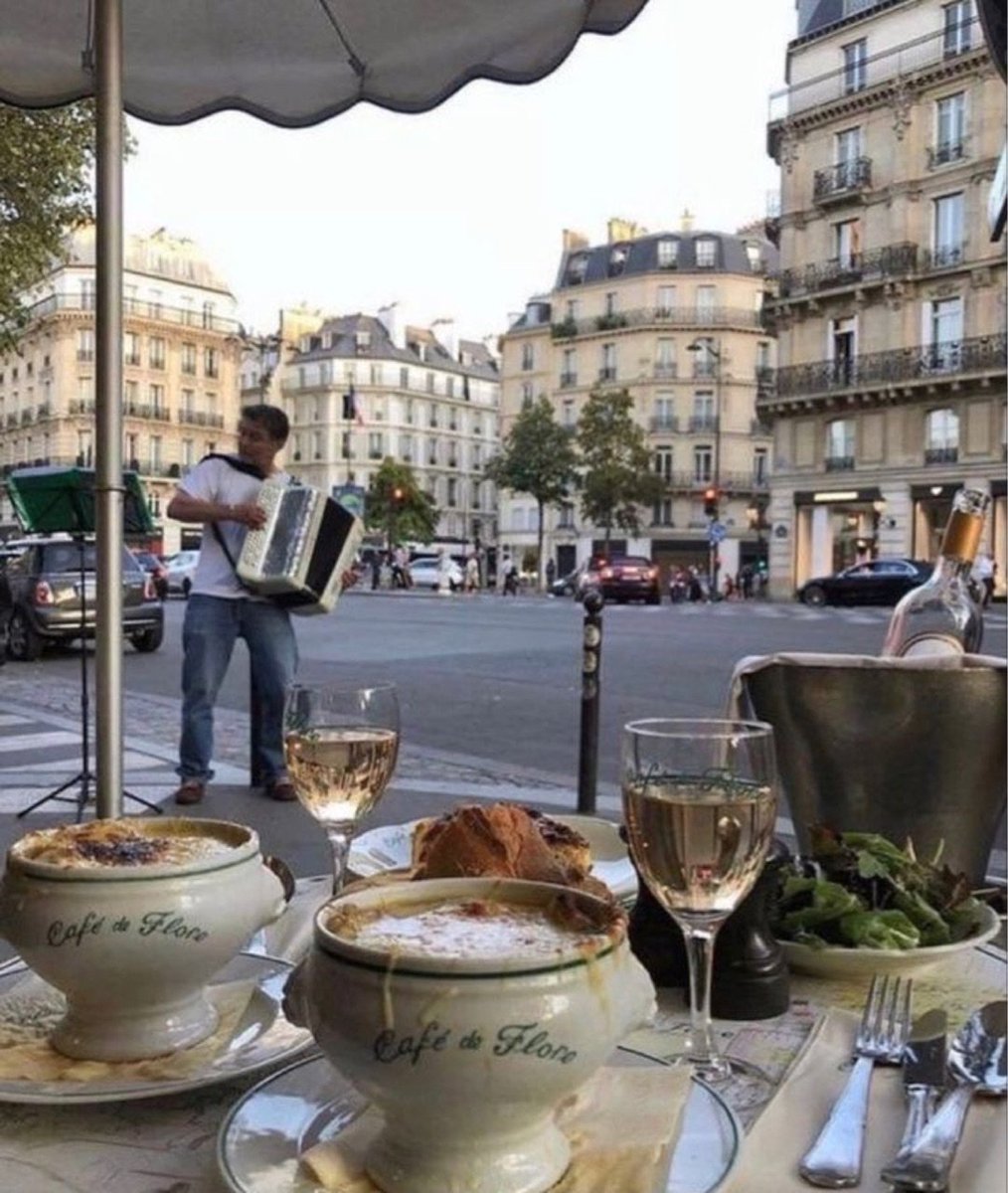 laurentculture's tweet photo. mentally I'm here https://t.co/OcktehxwRj