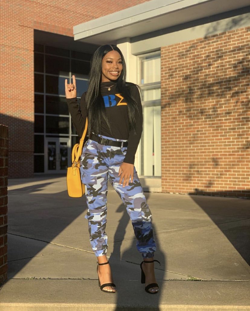 Banilllabean's tweet photo. #WhosWhoAtECSU 

𓆈 Kaullin Makai or Kai
🦋Rising Junior
🦋Psychology Student
🦋Your Fave VVL💙🤍
🦋Royal Blaze🤞🏽
🦋TBΣ💙💛(Honcho3️⃣Gang)
🦋Follow me on TikTok &amp; IG @_kmakai_

🦋 Fun Fact: I look mean but I swear I’m nice😭

🦋Shop my handmade jewelry🦋 https://t.co/NvBi9Azbw5 https://t.co/VvVJRfneB3