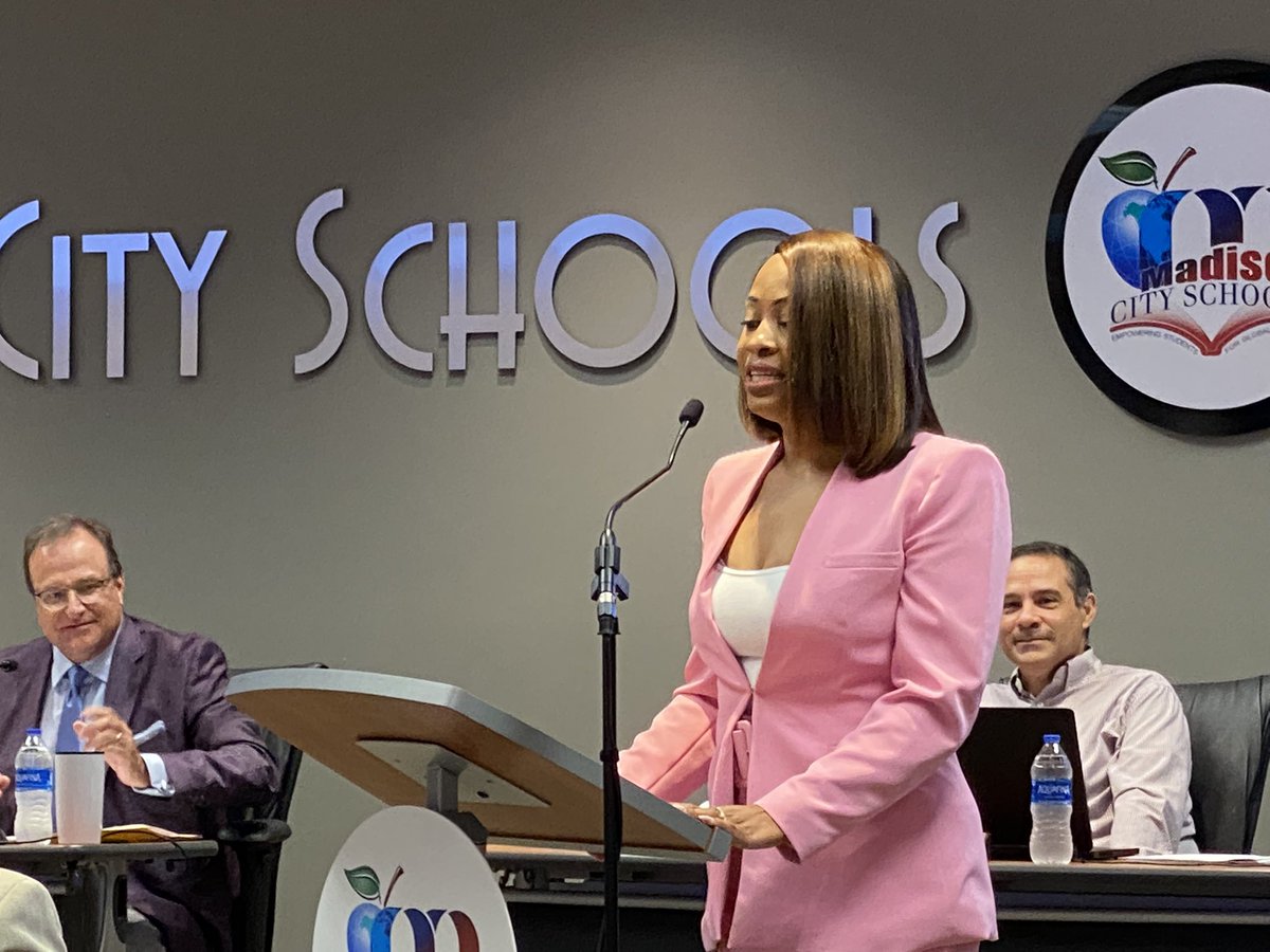 Congratulations, Dr. Treva Stewart, for being named the Principal of Journey Middle School! We can’t wait to see Journey Middle’s destiny under your leadership! #MCSlearn