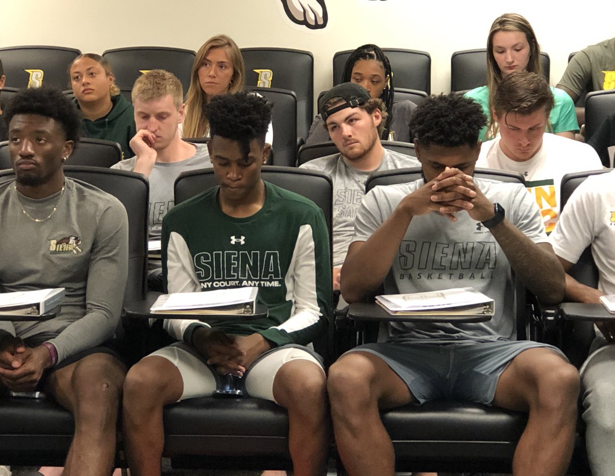 SienaSaints's tweet photo. Today @SienaAD, @Angie_Jabir, and @SienaCompliance met with student athletes and coaches from @SienaMBB and @Siena_WBB to educate our #SienaSaints on #NIL and review our @SienaCollege policy 

#MarchOn https://t.co/iov6itVwMZ
